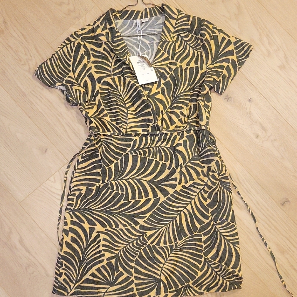 NWT Linen Dress Leaf Print Wrap Style